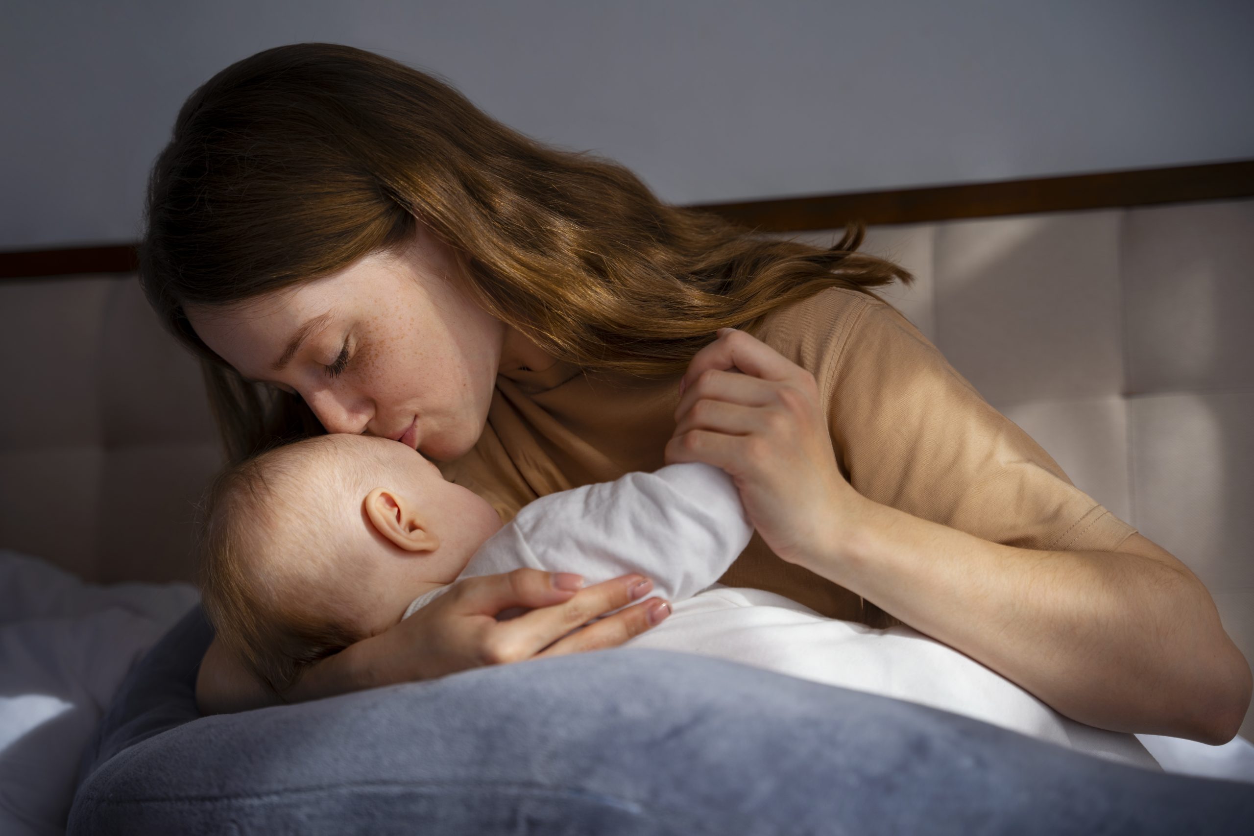 Como tirar o hábito do bebê acordar de madrugada?