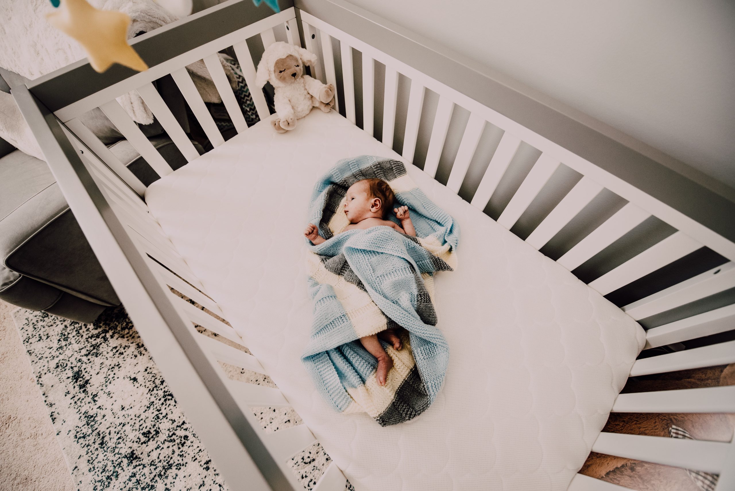 Pode cobrir o bebê para dormir? 5 dicas de como cobrir o bebê com segurança