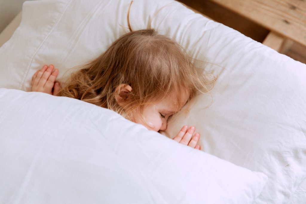 Pode cobrir o bebê para dormir? 5 dicas de como cobrir o bebê com segurança